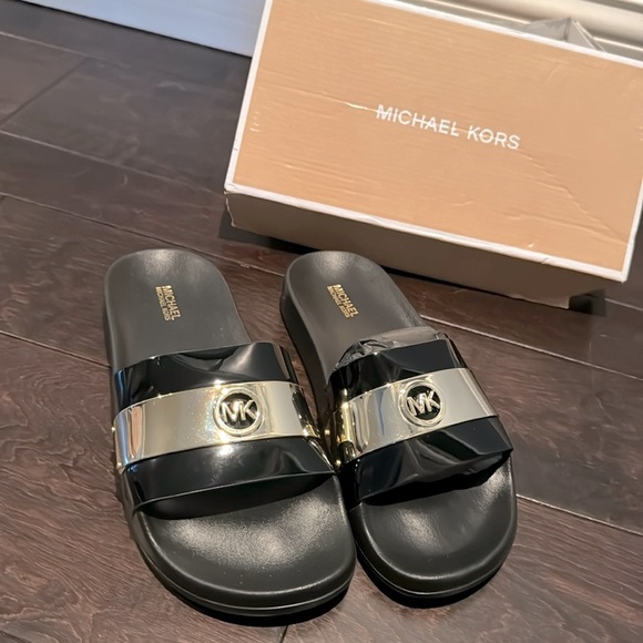 Michael Kors black and gold Jett Sid’s NIB 7M - Picture 1 of 8